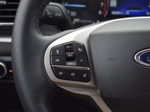 Used 2023 Ford Explorer XLT w/ Equipment Group 202A image 12