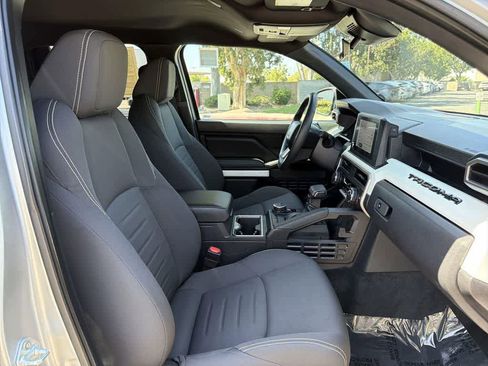 Used 2024 Toyota Tacoma TRD Off-Road AWD/4WD image 33