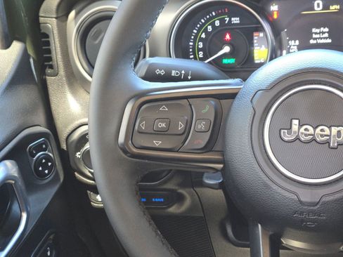 Certified 2023 Jeep Wrangler Unlimited w/ Convenience Group AWD/4WD image 19