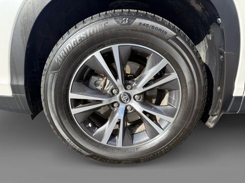 Used 2019 Toyota Highlander AWD V6 image 9