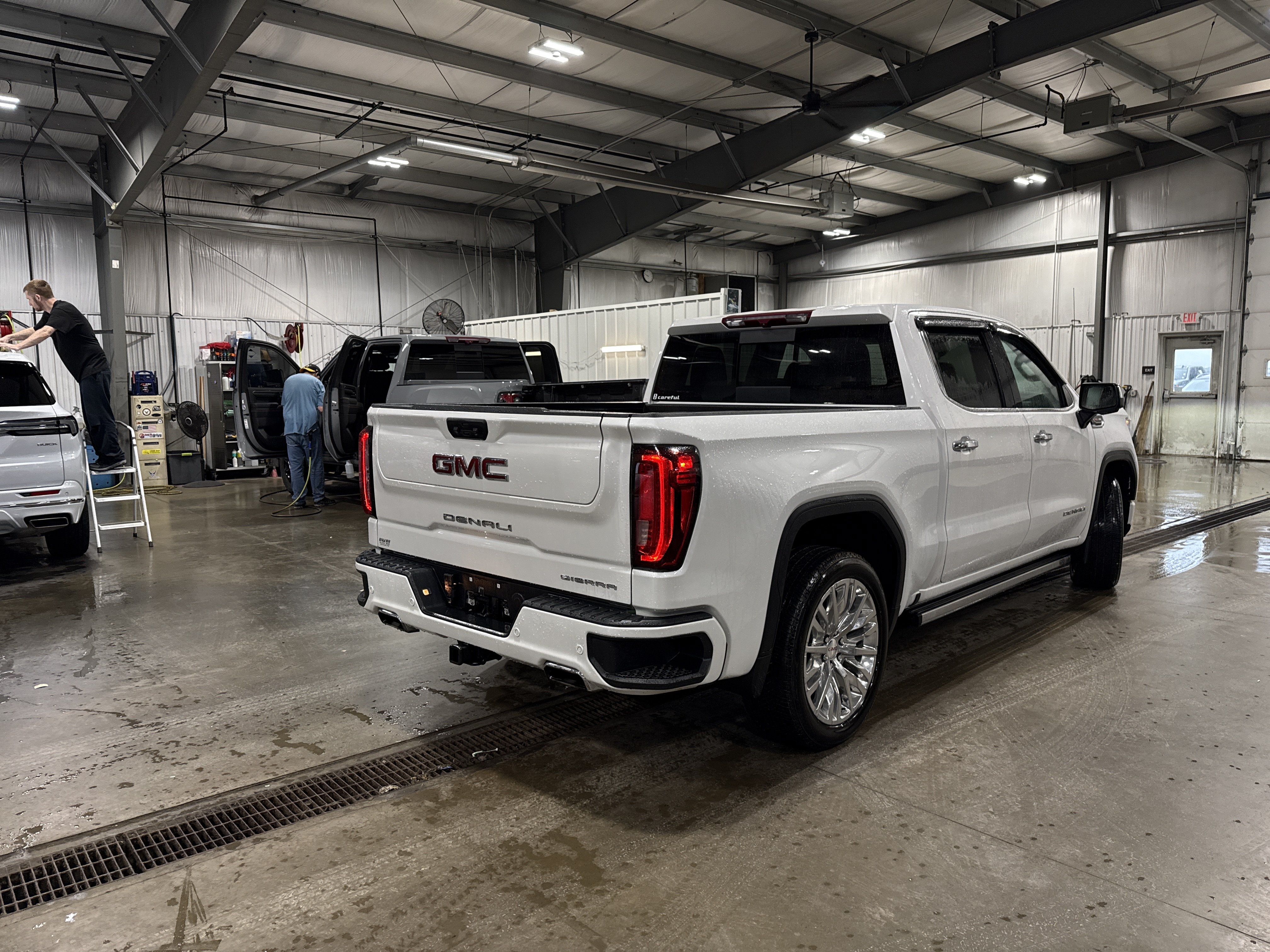 Used 2022 GMC Sierra 1500 Denali AWD/4WD image 3