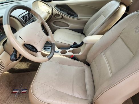 Used 2004 Ford Mustang Convertible image 16