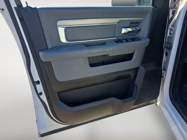 Used 2018 RAM 1500 Classic SLT RWD image 16