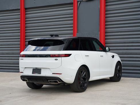 Used 2023 Land Rover Range Rover Sport SE Dynamic AWD/4WD image 4