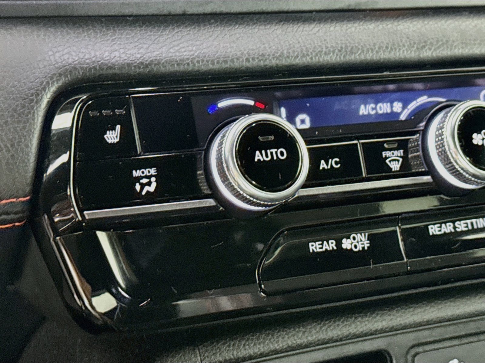 Used 2025 Honda Pilot TrailSport image 23