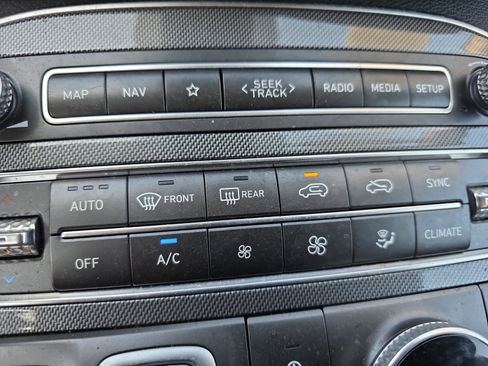 Used 2023 Hyundai Santa Fe SEL image 16