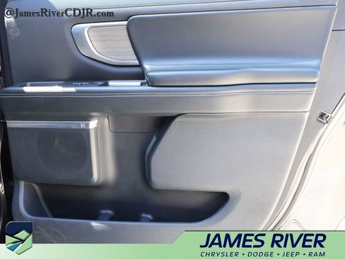 Used 2025 Ford Expedition Max Platinum AWD/4WD image 11