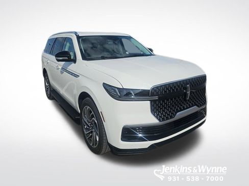 New 2026 Lincoln Navigator Premiere AWD/4WD image 4