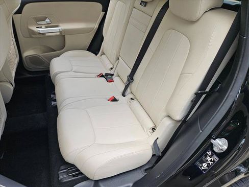 Used 2022 Mercedes-Benz GLB 250 image 17