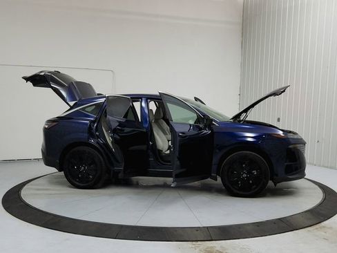 Used 2025 Nissan Murano SV AWD/4WD image 16