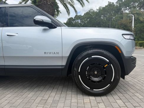 Used 2025 Rivian R1S Adventure AWD/4WD image 8