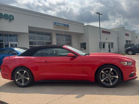 Used 2015 Ford Mustang Convertible w/ Equipment Group 051A RWD image 4