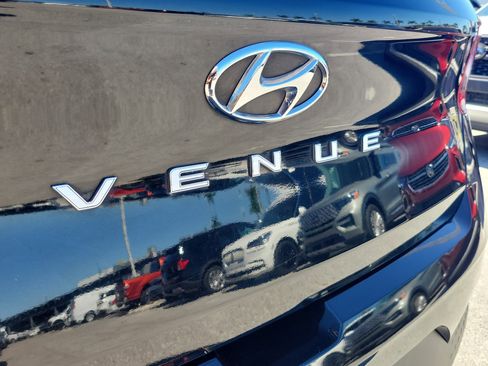 Used 2022 Hyundai Venue SEL image 29