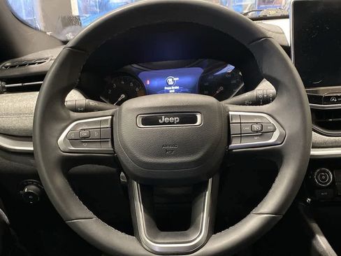 Used 2024 Jeep Compass Latitude image 17