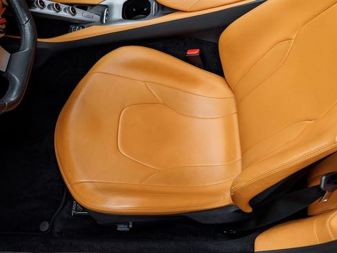Used 2019 Ferrari Portofino RWD image 29