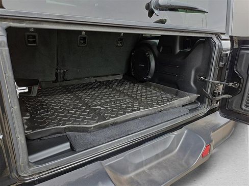 Used 2019 Jeep Wrangler Unlimited Sahara image 8