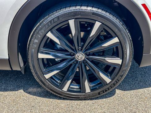 Used 2023 Toyota Crown Platinum w/ Carpet Mat Package (TMS) AWD/4WD image 11