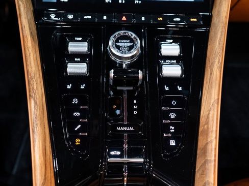 Used 2024 Aston Martin DB12 Volante image 33