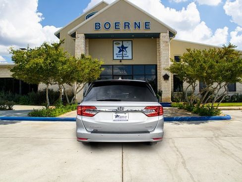 Used 2018 Honda Odyssey Touring image 4