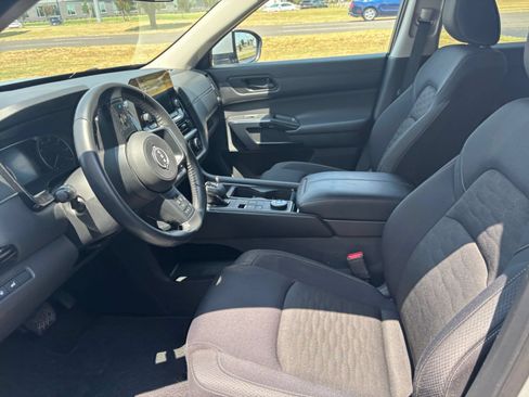 Used 2025 Nissan Pathfinder SV AWD/4WD image 29