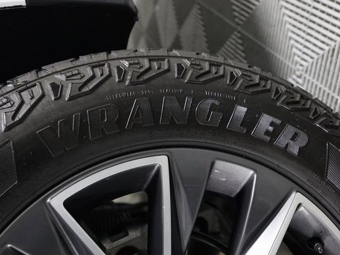 Used 2023 Chevrolet Tahoe Z71 w/ Z71 Off-Road Package image 51