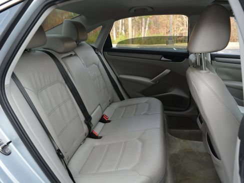 Used 2014 Volkswagen Passat TDI SE image 15