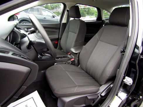 Used 2018 Ford Focus SE image 17