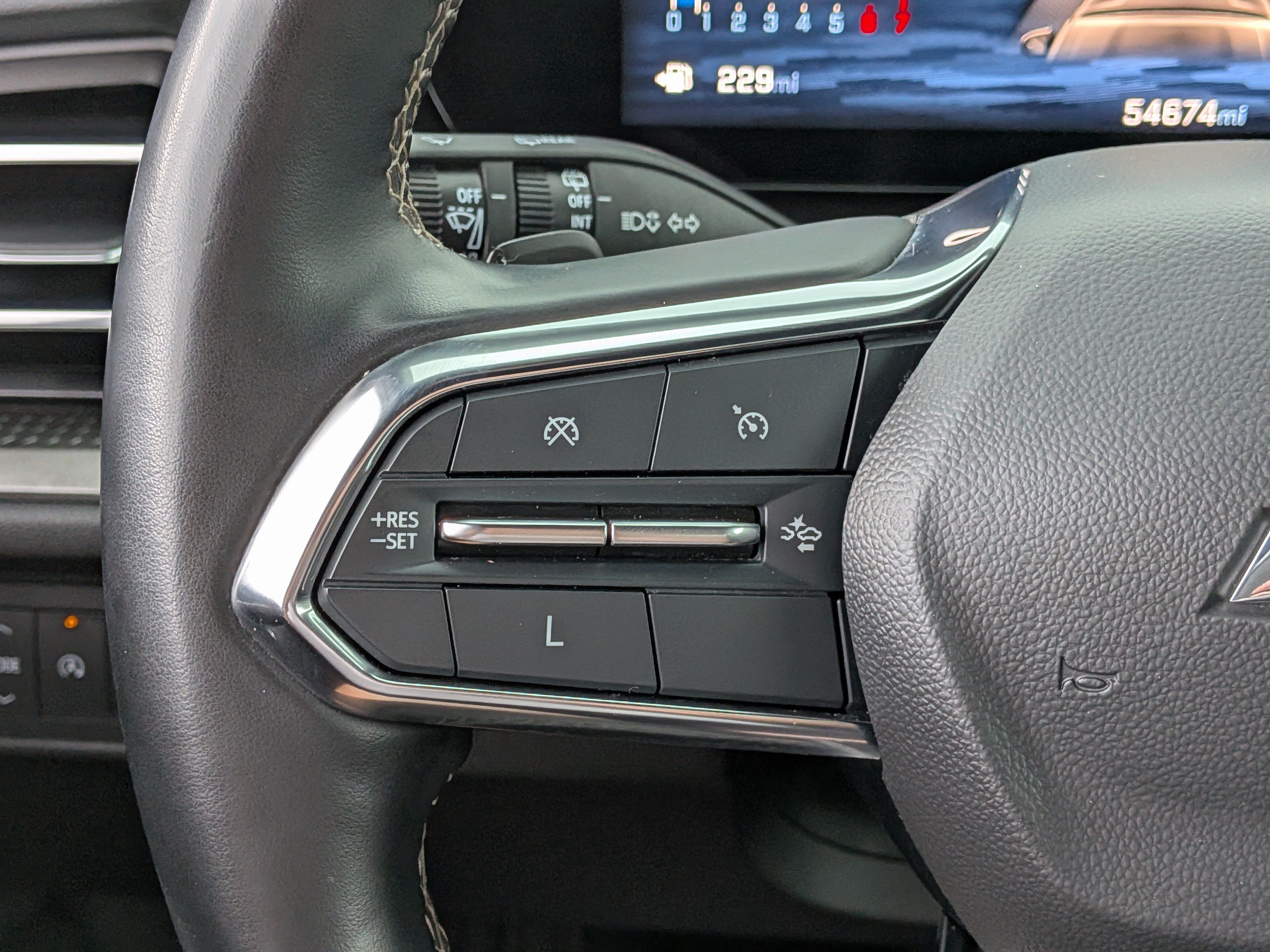 Used 2024 Chevrolet Traverse LT FWD image 25