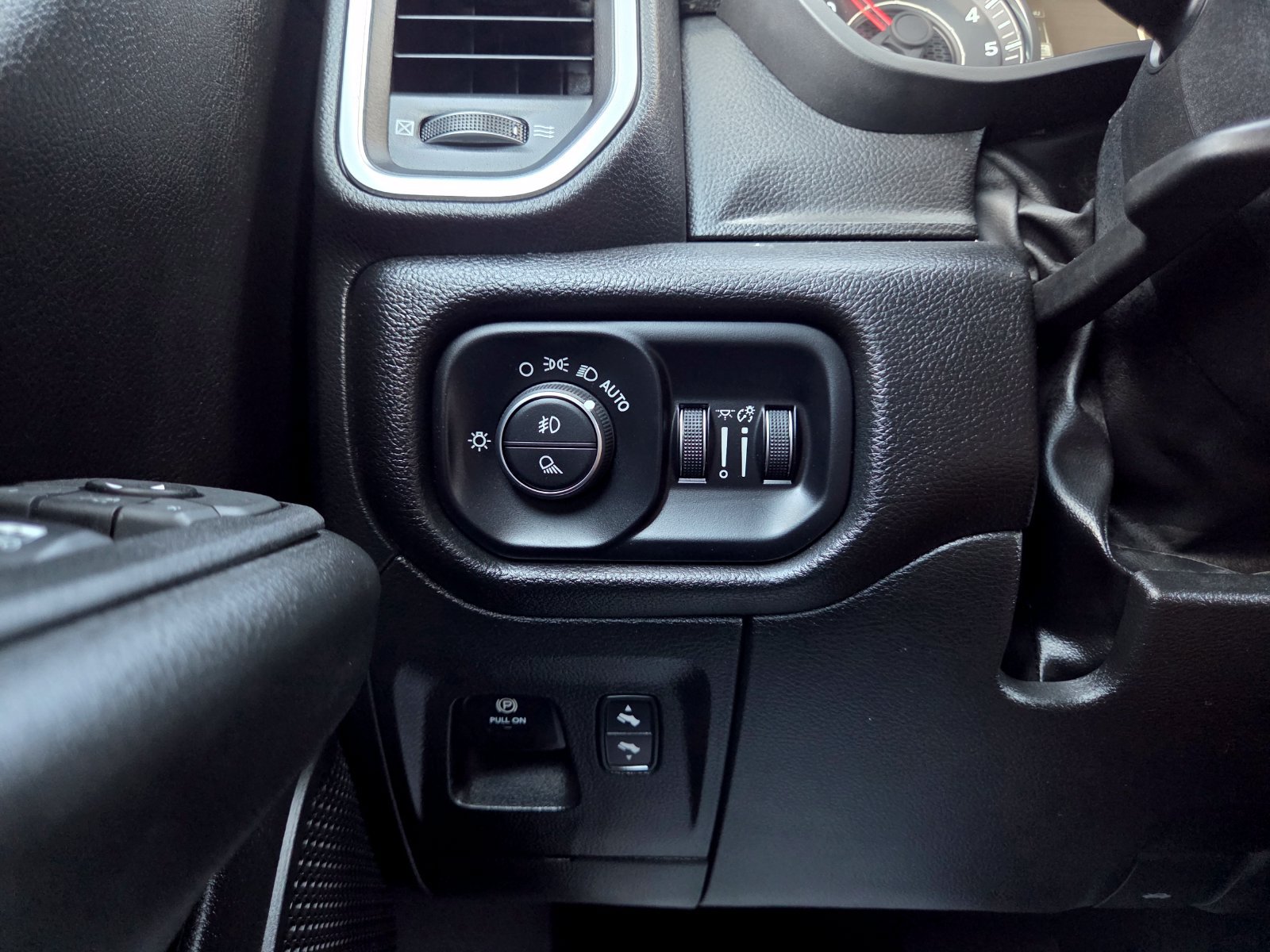 Used 2025 RAM 1500 Big Horn AWD/4WD image 42