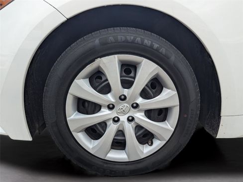 Used 2022 Toyota Corolla LE image 9