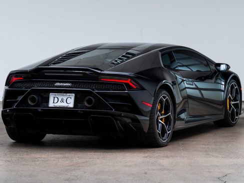 Used 2022 Lamborghini Huracan EVO RWD image 13