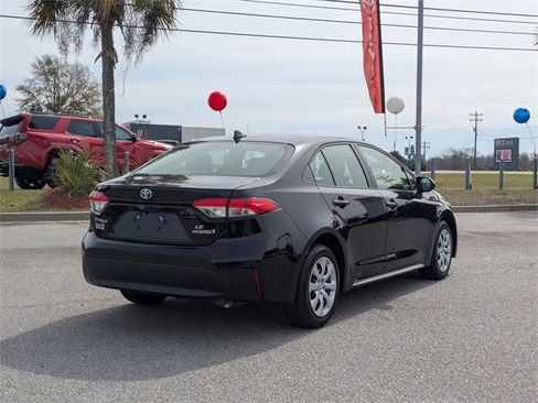 Certified 2024 Toyota Corolla LE image 3