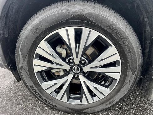 Certified 2021 Nissan Rogue SV w/ Premium Package image 9