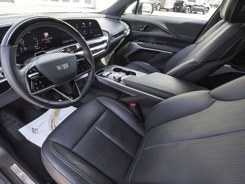 Used 2023 Cadillac Lyriq AWD image 14