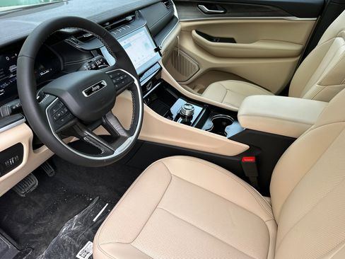 New 2026 Jeep Grand Cherokee L Limited AWD/4WD image 9