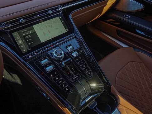 Used 2024 Aston Martin DB12 Coupe image 30