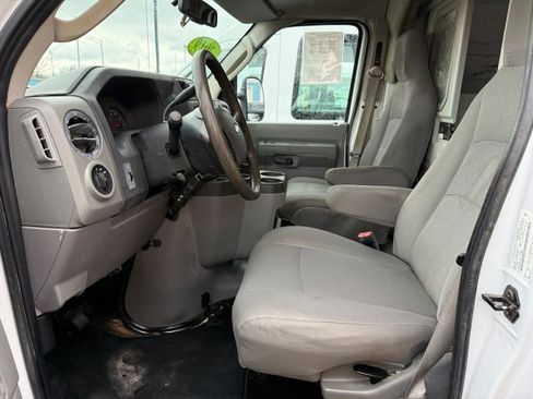 Used 2019 Ford E-350 and Econoline 350 Super Duty w/ Power Windows & Locks Group image 25