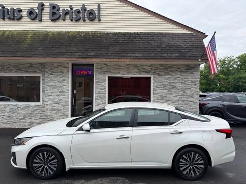 Used 2023 Nissan Altima 2.5 SV AWD/4WD image 8