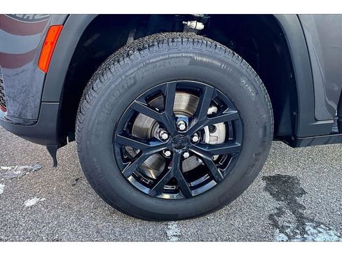 Used 2024 Jeep Grand Cherokee L Laredo image 9