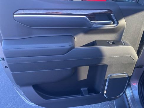 New 2026 GMC Sierra 1500 SLE w/ Preferred Package image 15