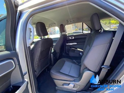 Used 2022 Ford Explorer XLT AWD/4WD image 25