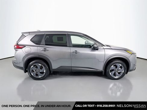 Certified 2025 Nissan Rogue SV FWD image 4