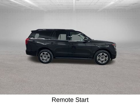 Used 2025 Ford Expedition Active image 14