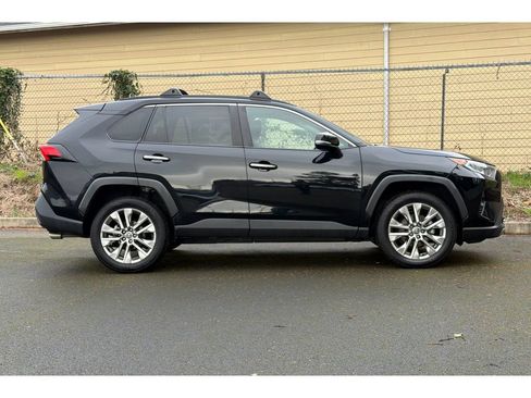 Used 2021 Toyota RAV4 Limited AWD/4WD image 3