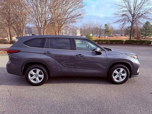 Used 2023 Toyota Highlander LE image 15