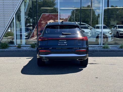 Certified 2025 Audi Q5 Premium w/ Convenience Package AWD/4WD image 9