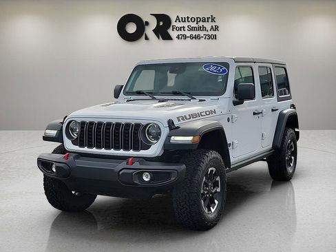 Used 2025 Jeep Wrangler Unlimited Rubicon AWD/4WD image 2