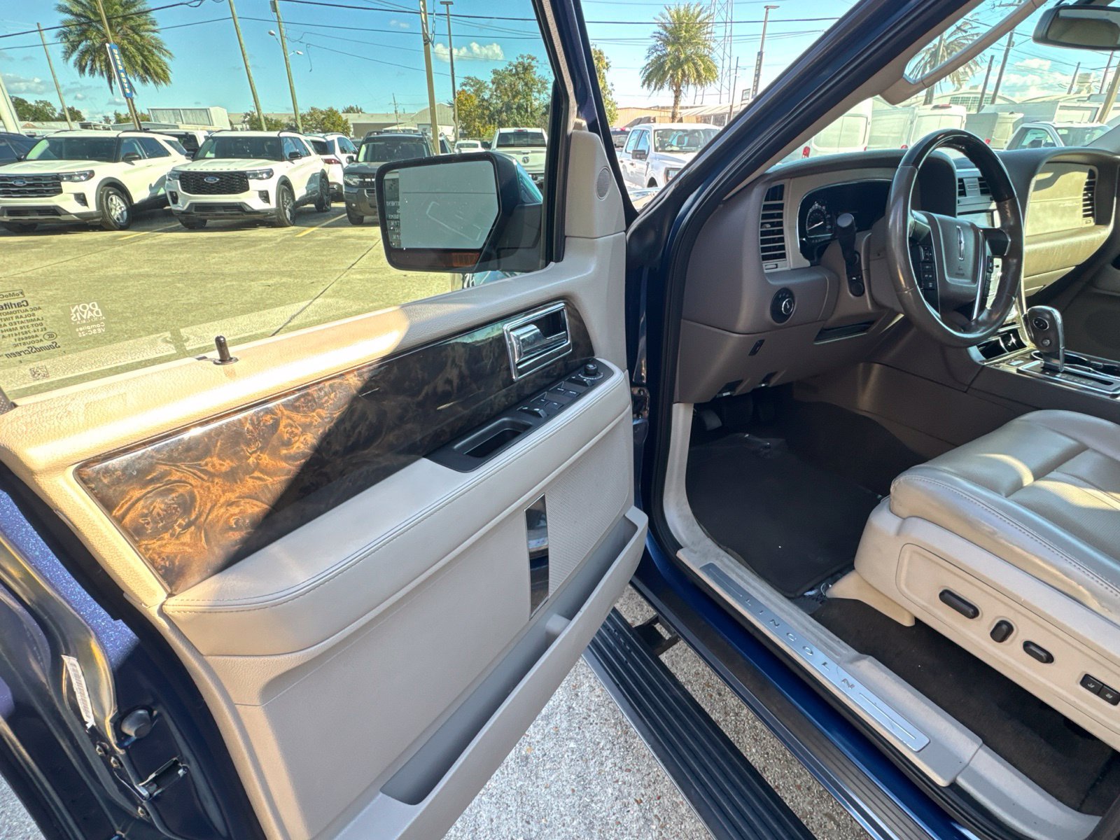 Used 2017 Lincoln Navigator Select RWD image 11