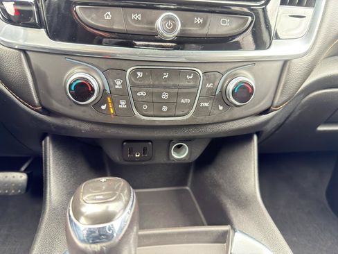Used 2019 Chevrolet Traverse LT w/ LPO, Floor Liner Package AWD/4WD image 64