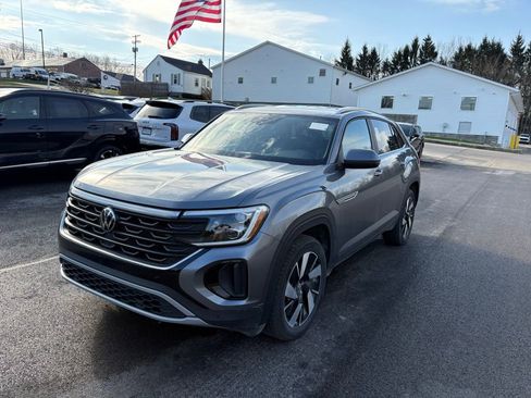 Used 2025 Volkswagen Atlas Cross Sport SE image 1